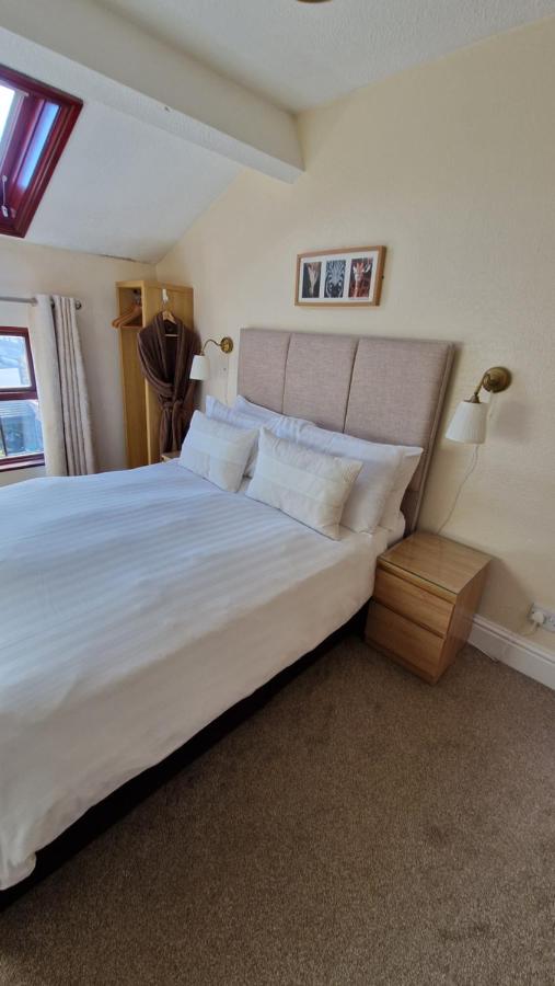 Single Room with Private External Bathroom