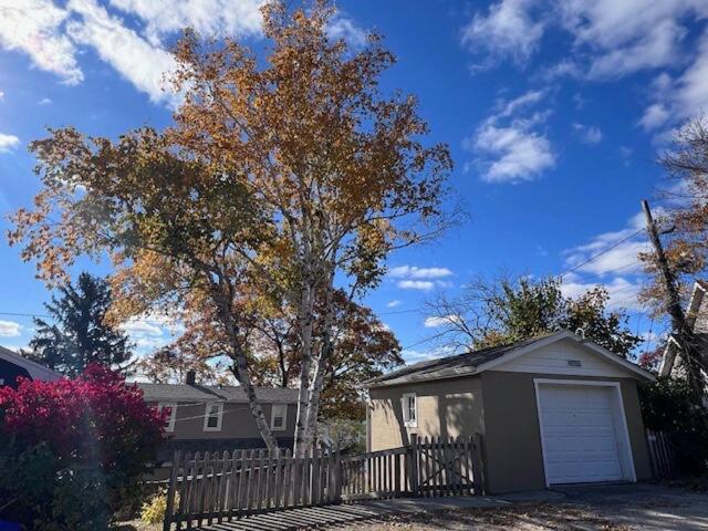 Comfortable Cabin on Lake and 20 min from Ski Hill and Alpine Valley - B&B