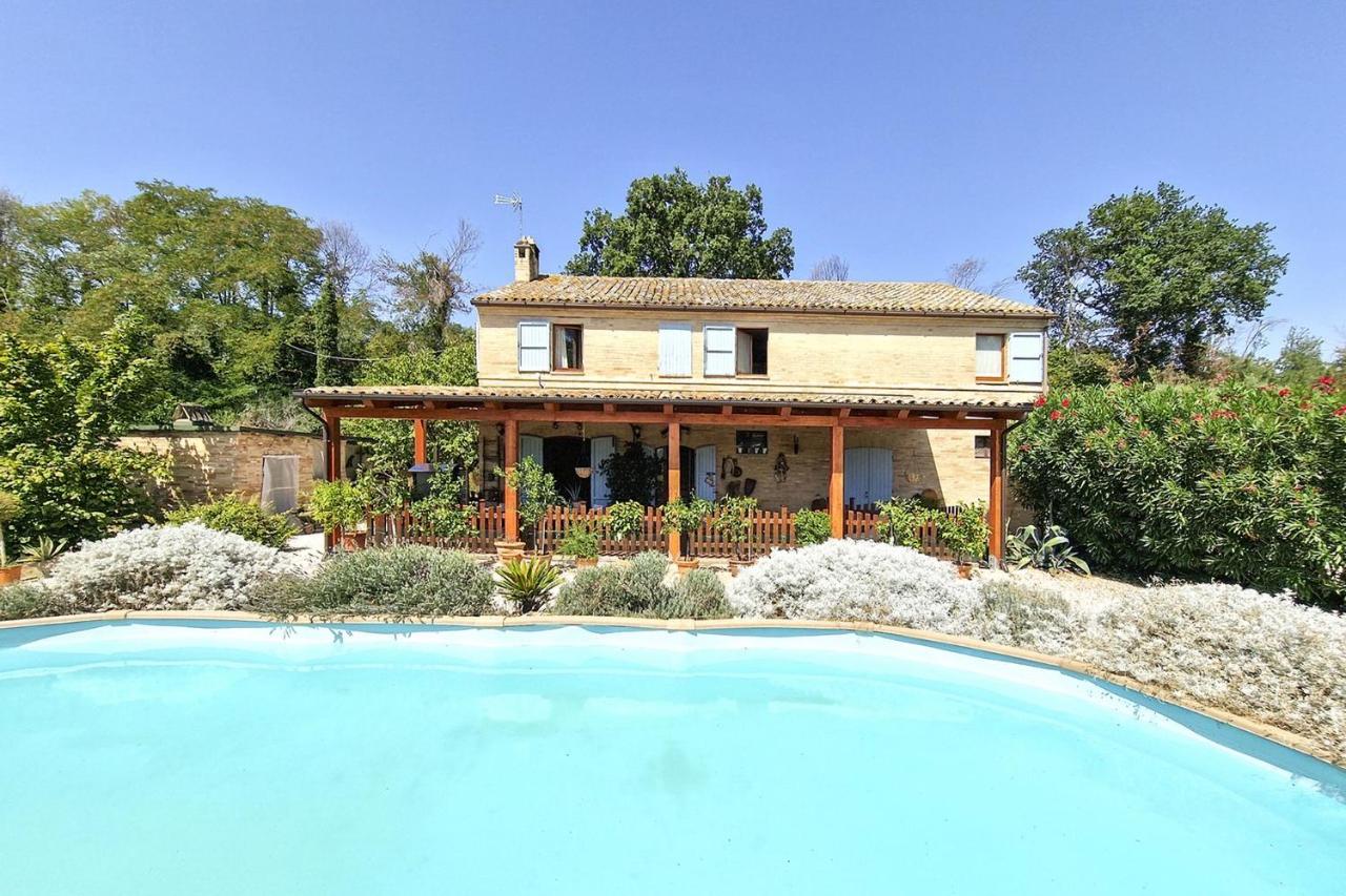 Villa Belcolle - country home with pool in Fermo, Marche - B&B