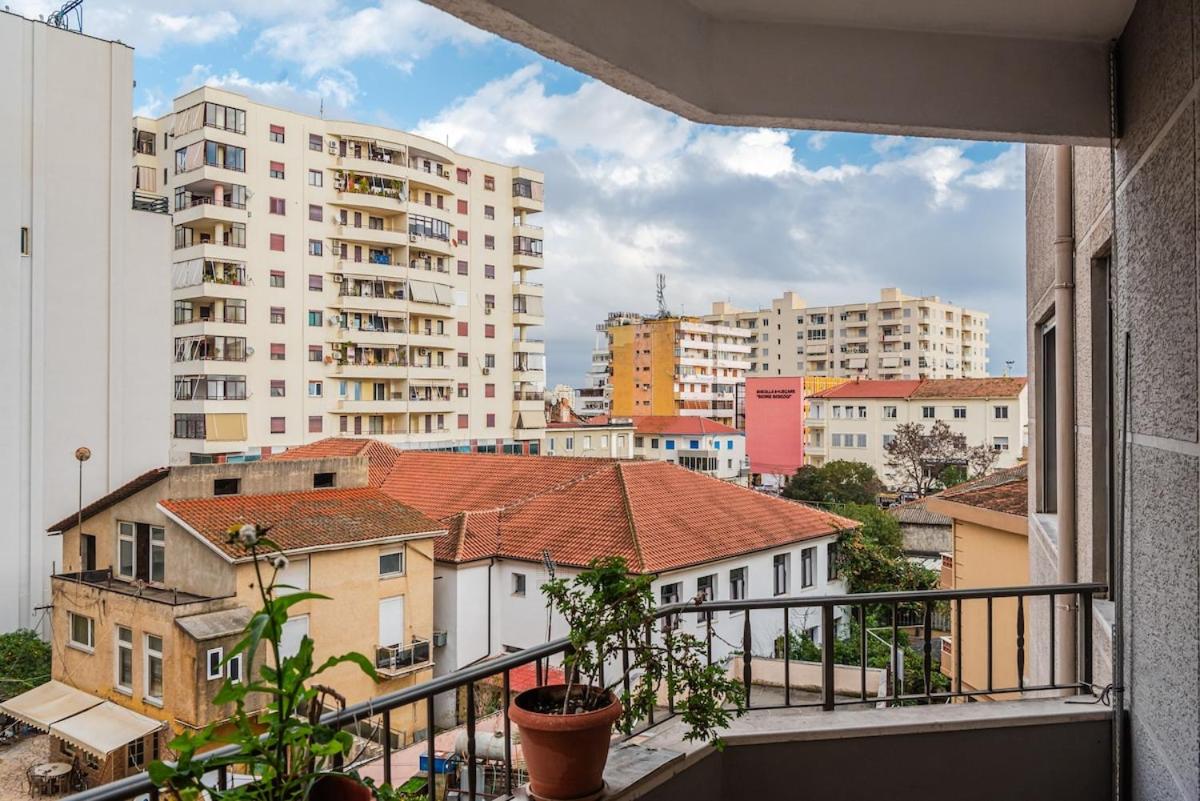 Central Main Square by PS - Ferienwohnung Durrës