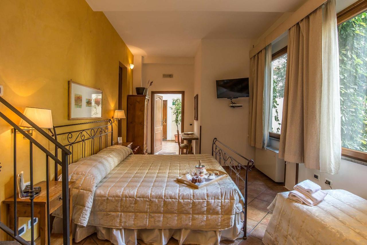 Suite with Jacuzzi and Garden Access
