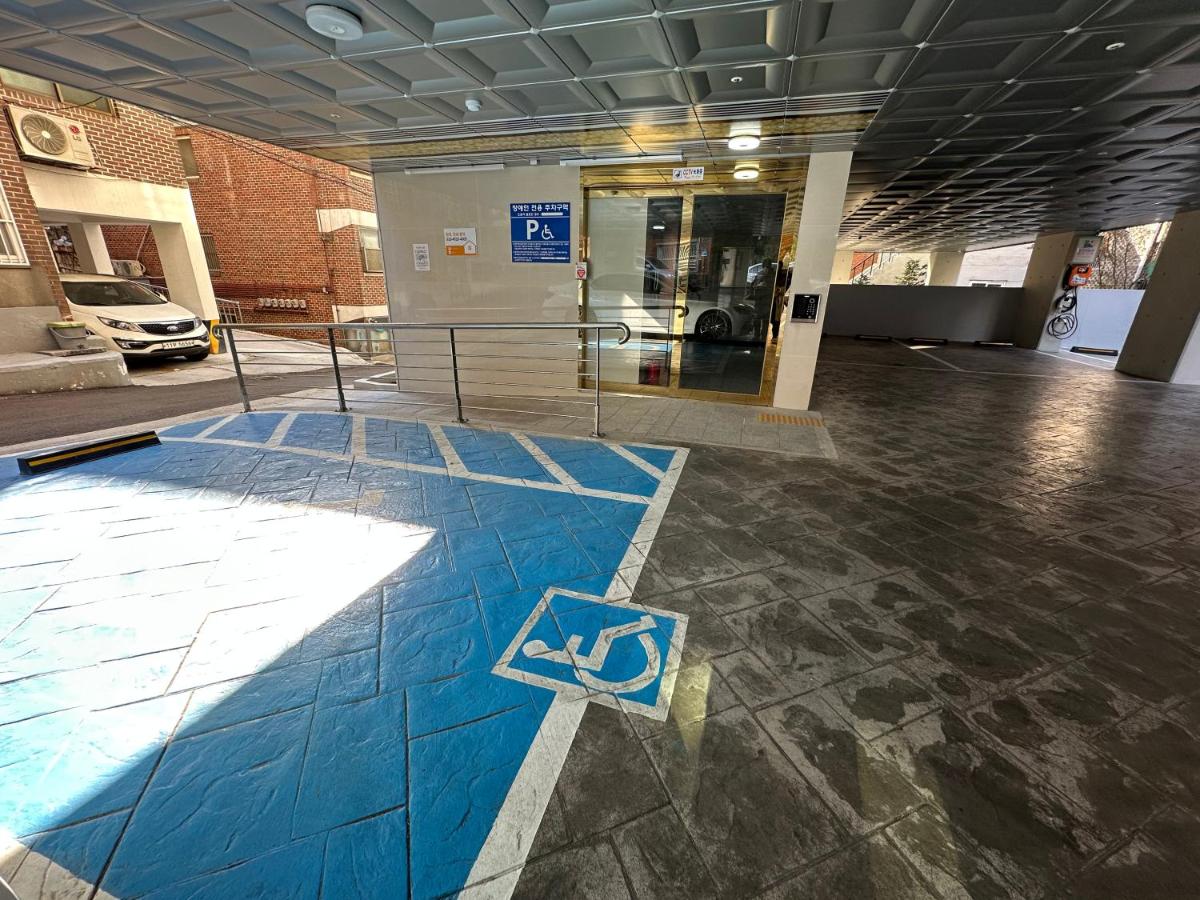 Newly Built Premium Home Near Hongdae and Mangwon Market with Elevator and Two Bathrooms - B&B Seul