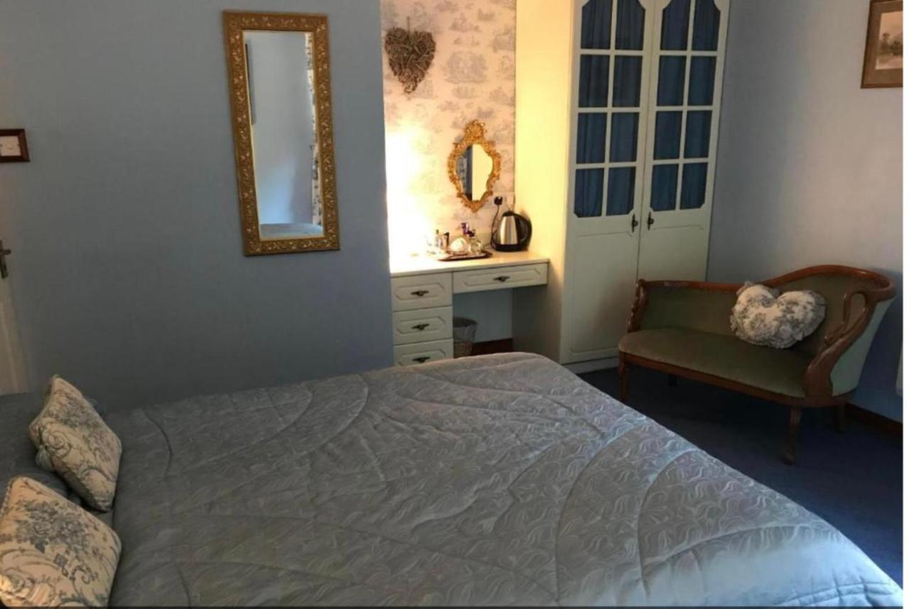 Camera Tripla Classic