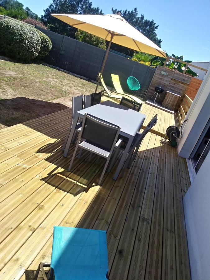 Beautiful 3 bedroom family home with pool - B&B