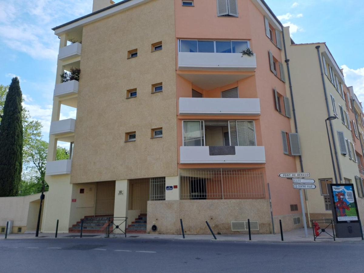 Le Rambot - appartement de charme avec grande terrasse parking centre ville - proche Bellegarde - B&B