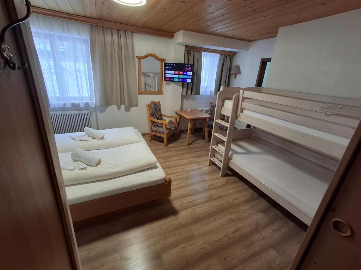 Familiekamer met Uitzicht op de Bergen
