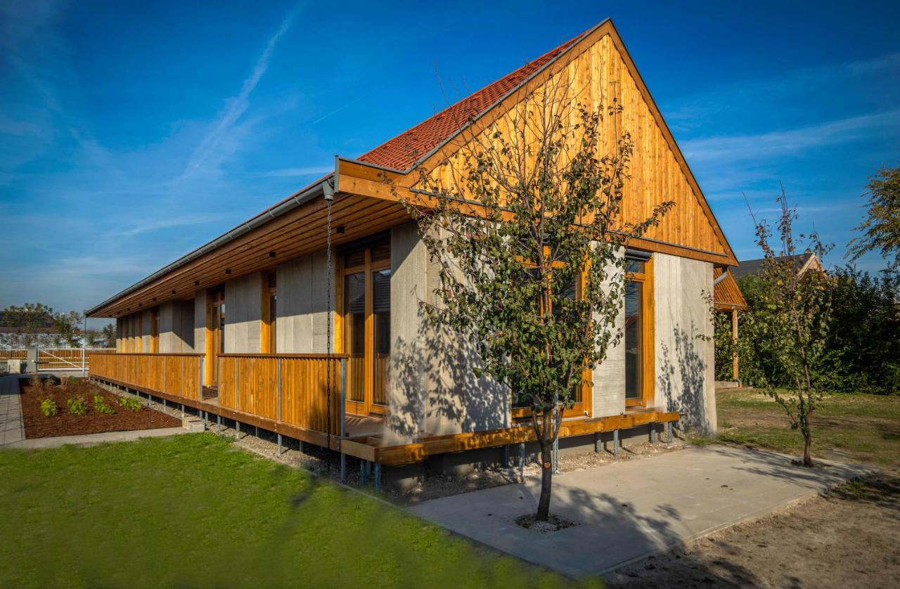 Optimist apartmanház Velence - B&B Velence