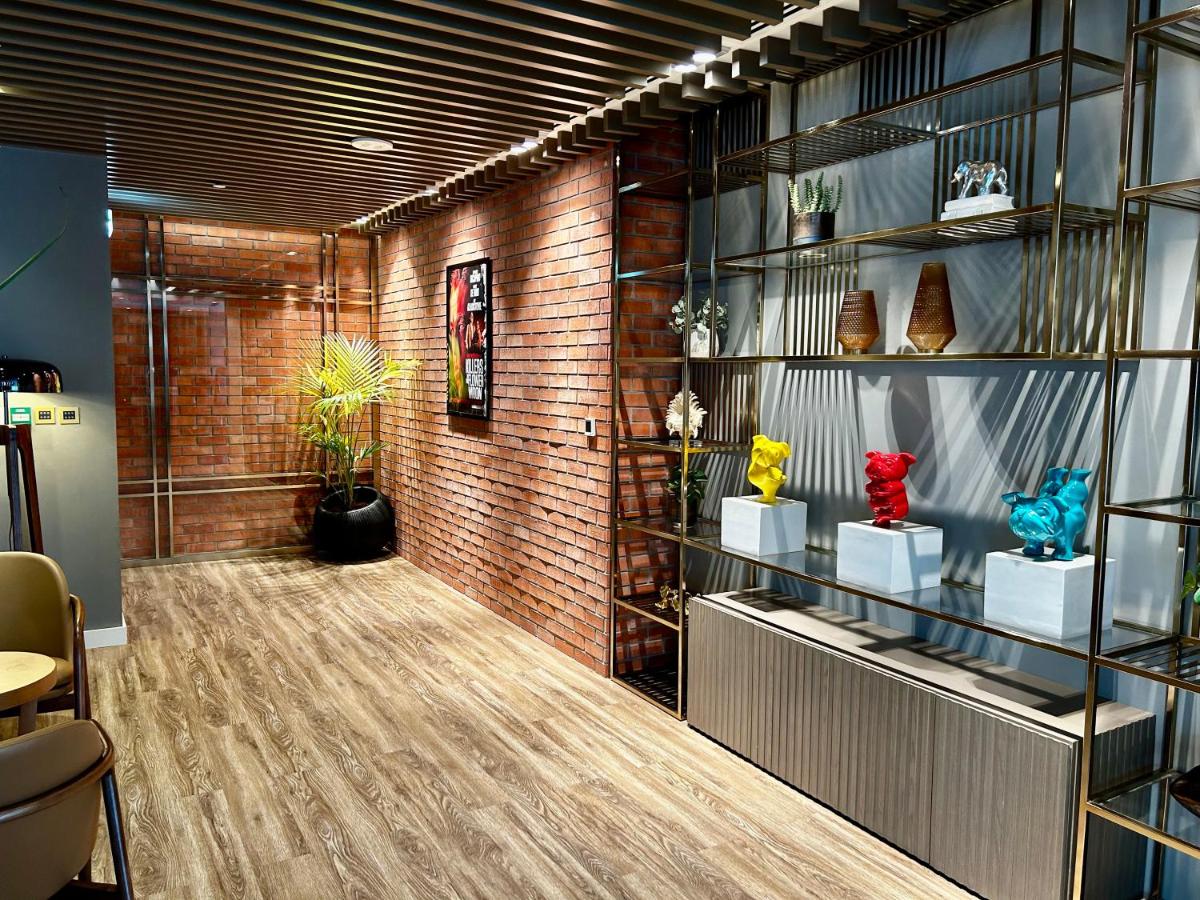 Downtown Skyline & Burj Khalifa Views Dubai - B&B Dubai