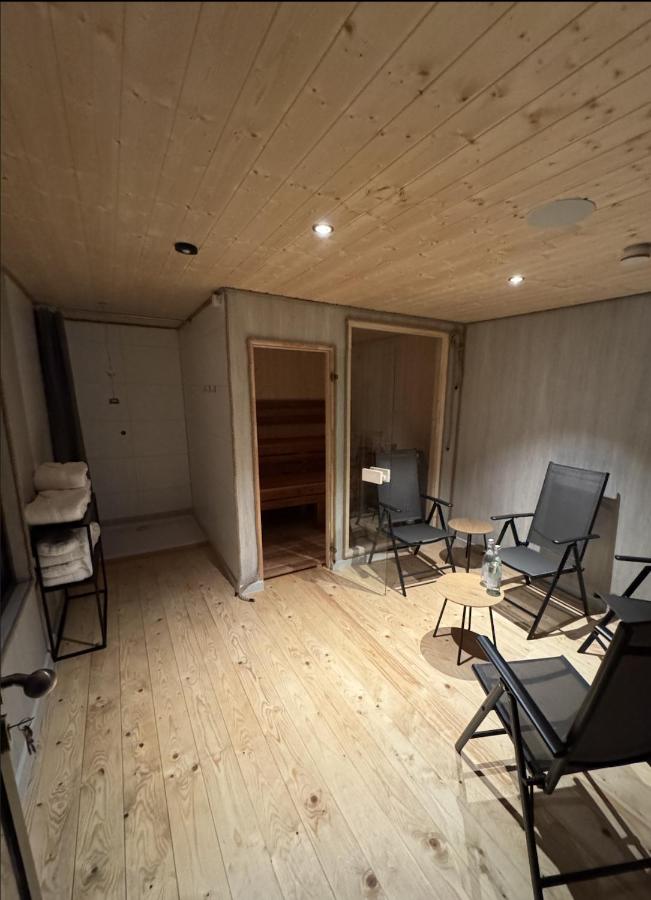 GooseHaus z prywatną sauną i jacuzzi - B&B