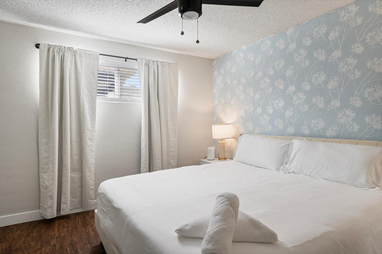 Modern 2B1B Escape with Free Parking - B&B