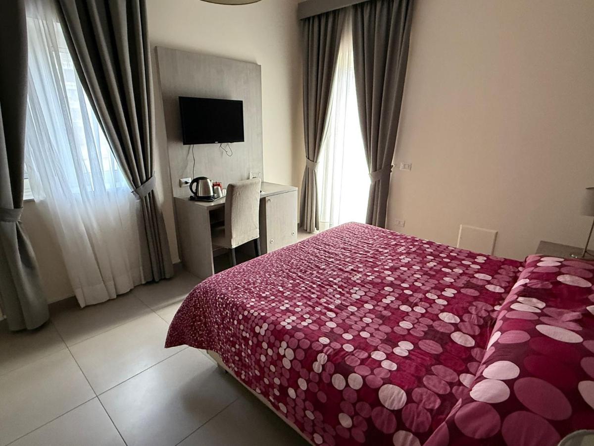 Large Double or Twin Room