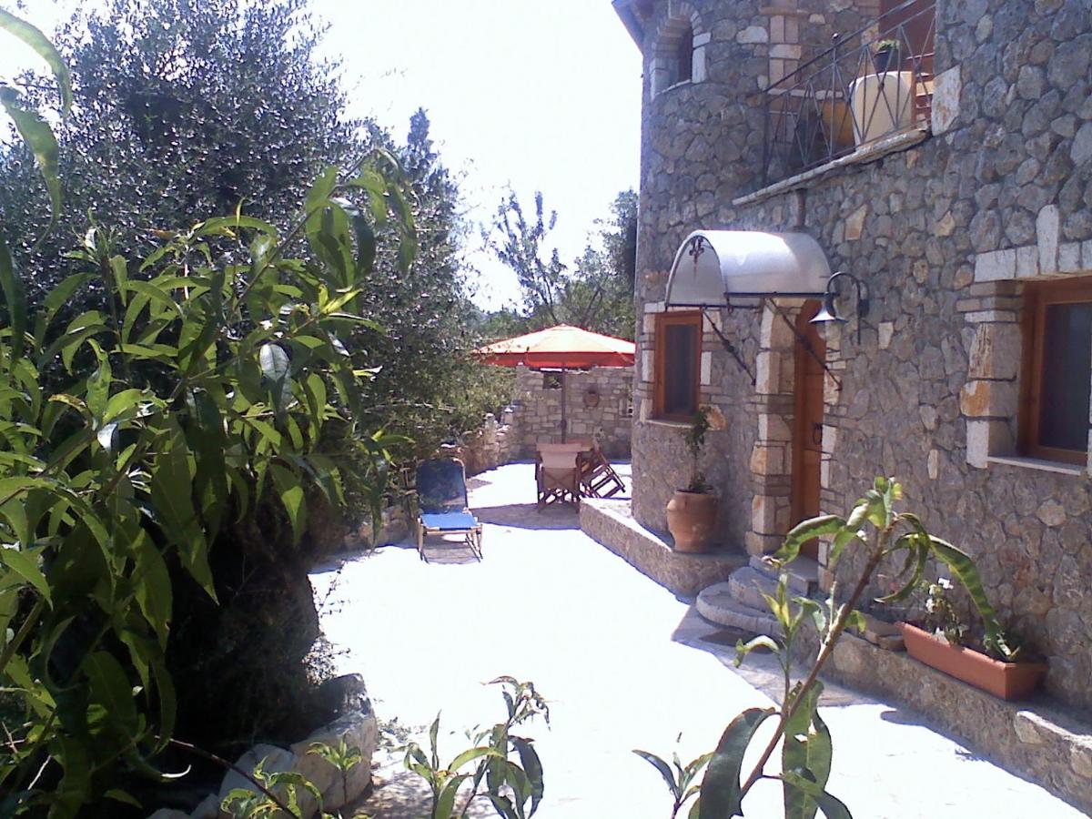 Musician's Round House & Castello - B&B Vatos