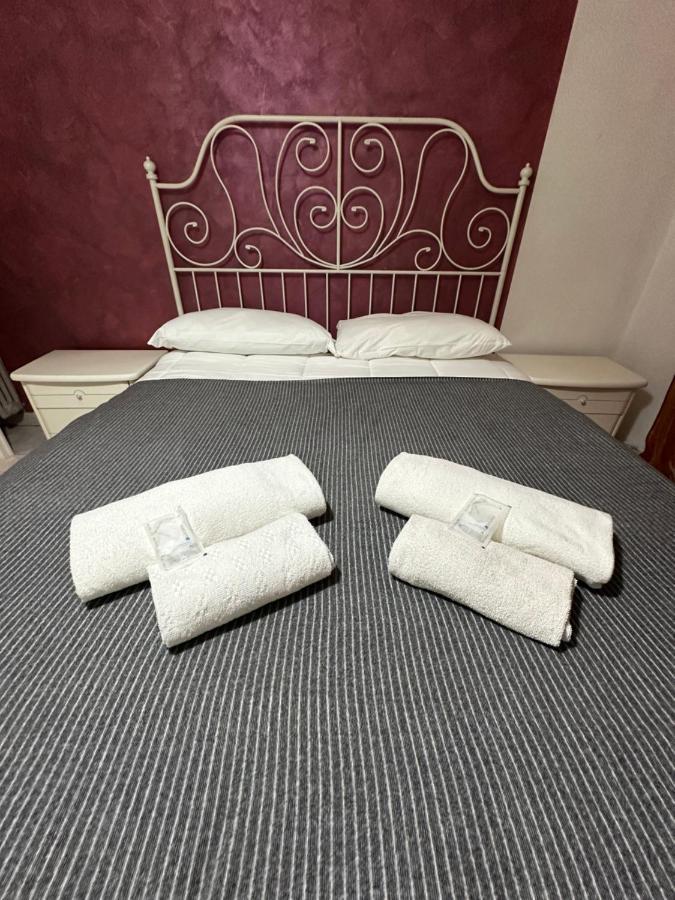 Standard Double Room with Shared Bathroom