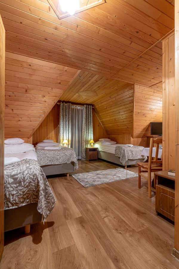 Familienzimmer mit Bergblick