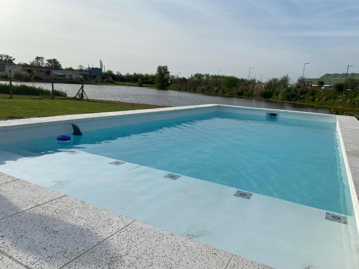 Casa en barrio privado en Escobar, laguna y pileta - Chambres d'hôtes Belen d'Escobar