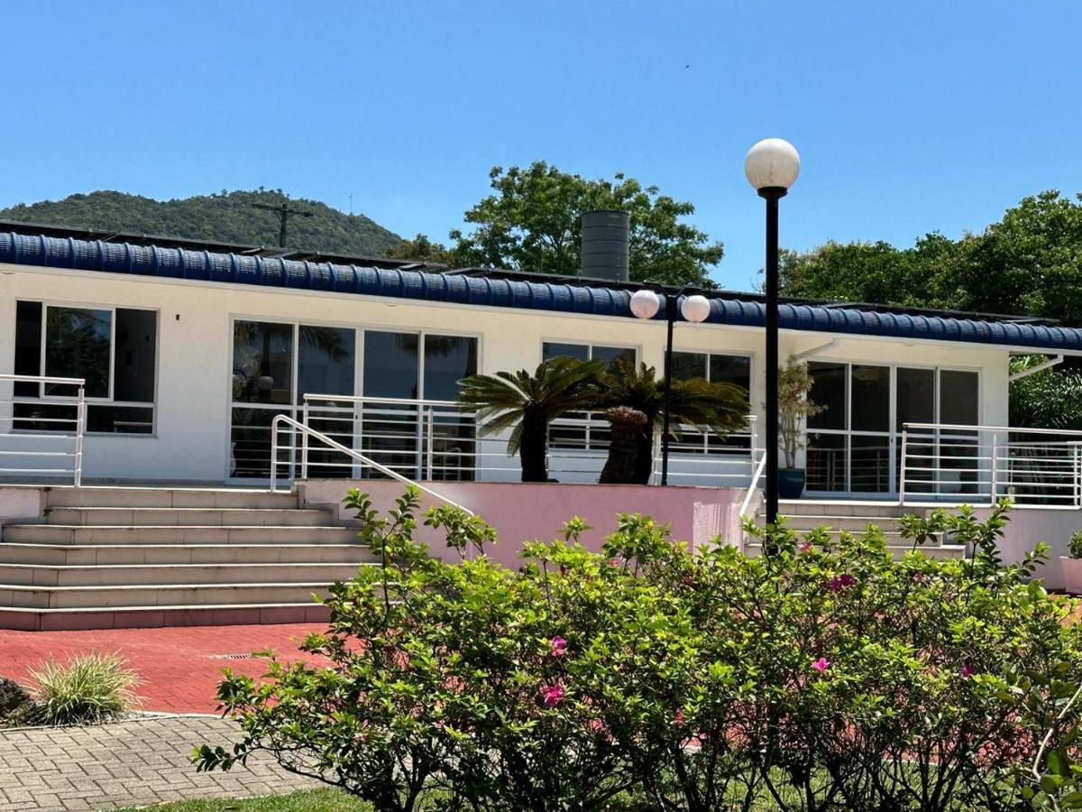 Apartamento completo Cezarium Residence Club - Praia do Campeche - B&B