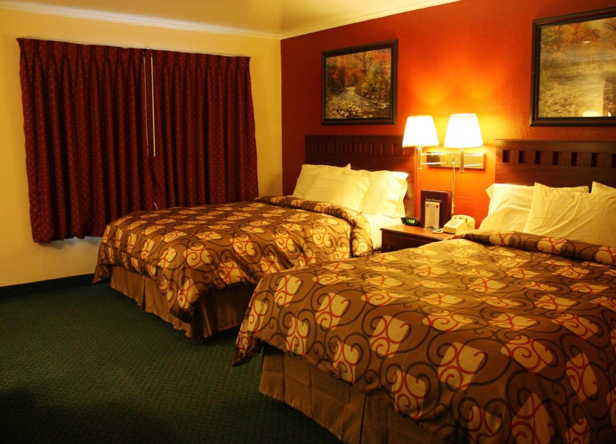 Queen Room with Two Queen Beds - Non-Smoking