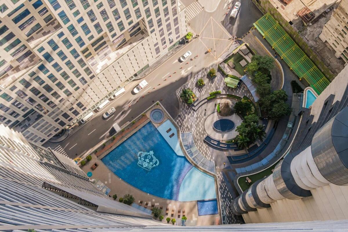 StayHere 3BR Penthouse Knightsbridge Makati - B&B Manila