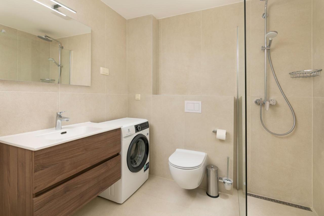 One-Bedroom Apartment with Bay View