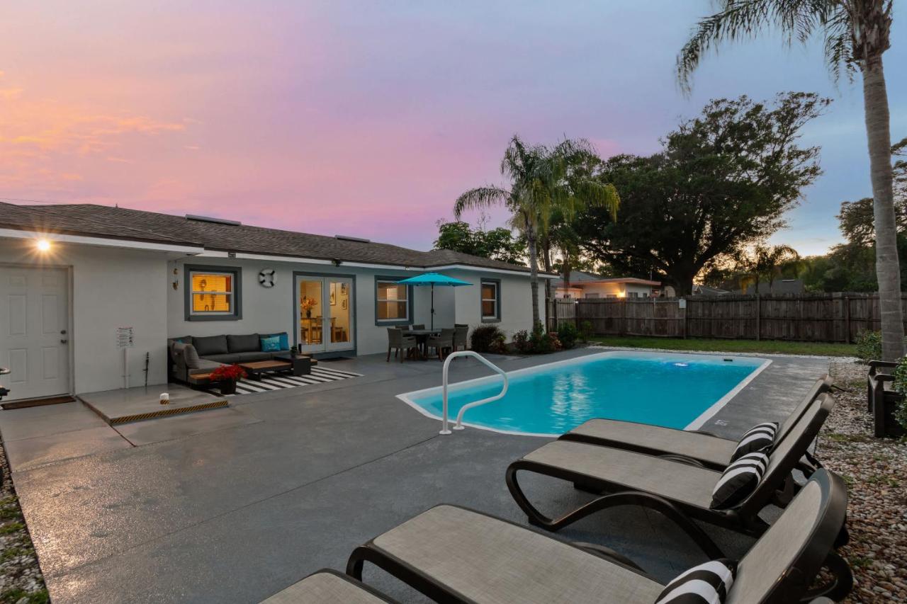 Tropical Retreat with Heated Pool & Firepit - Ferienwohnung Clearwater