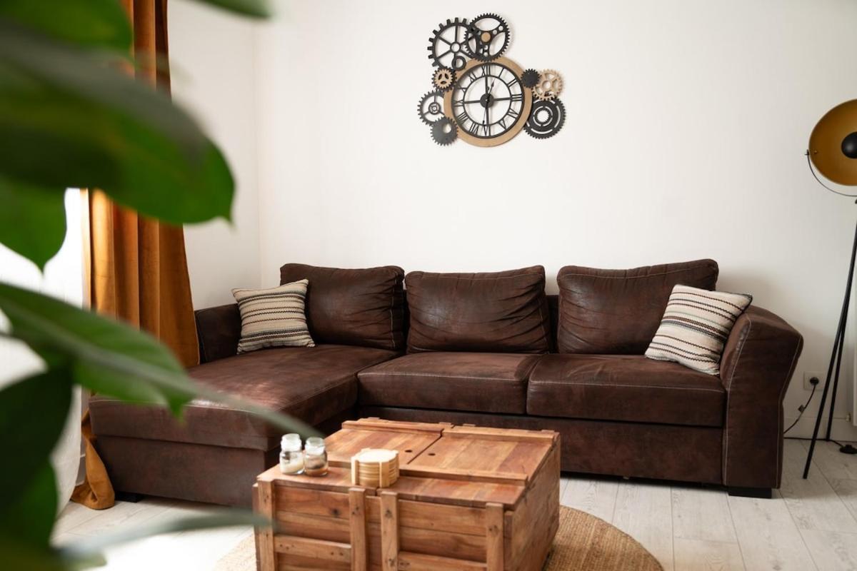 bright modern, near center and 10 min from beaches - B&B