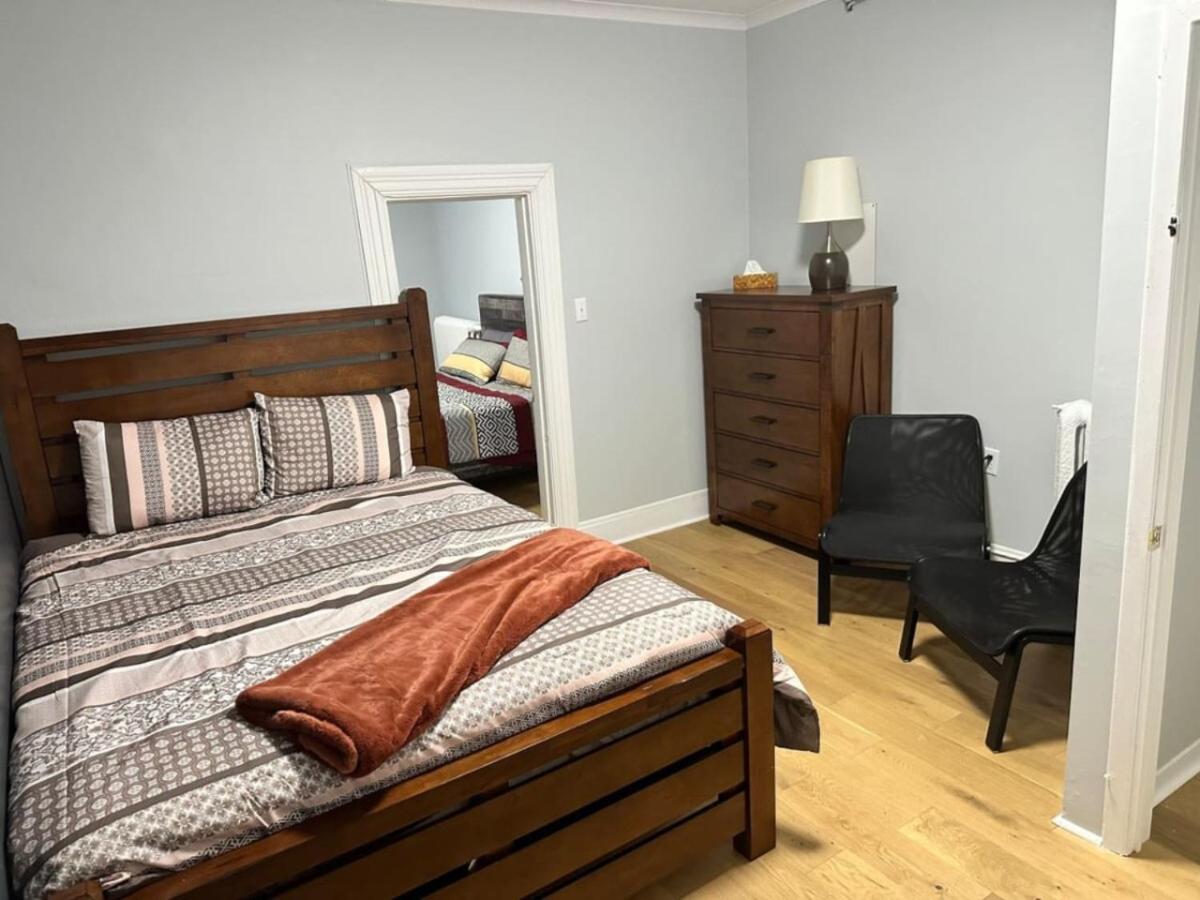 Spacious Stylish Gem Steps from the Pier - Chambres d’hôtes Halifax