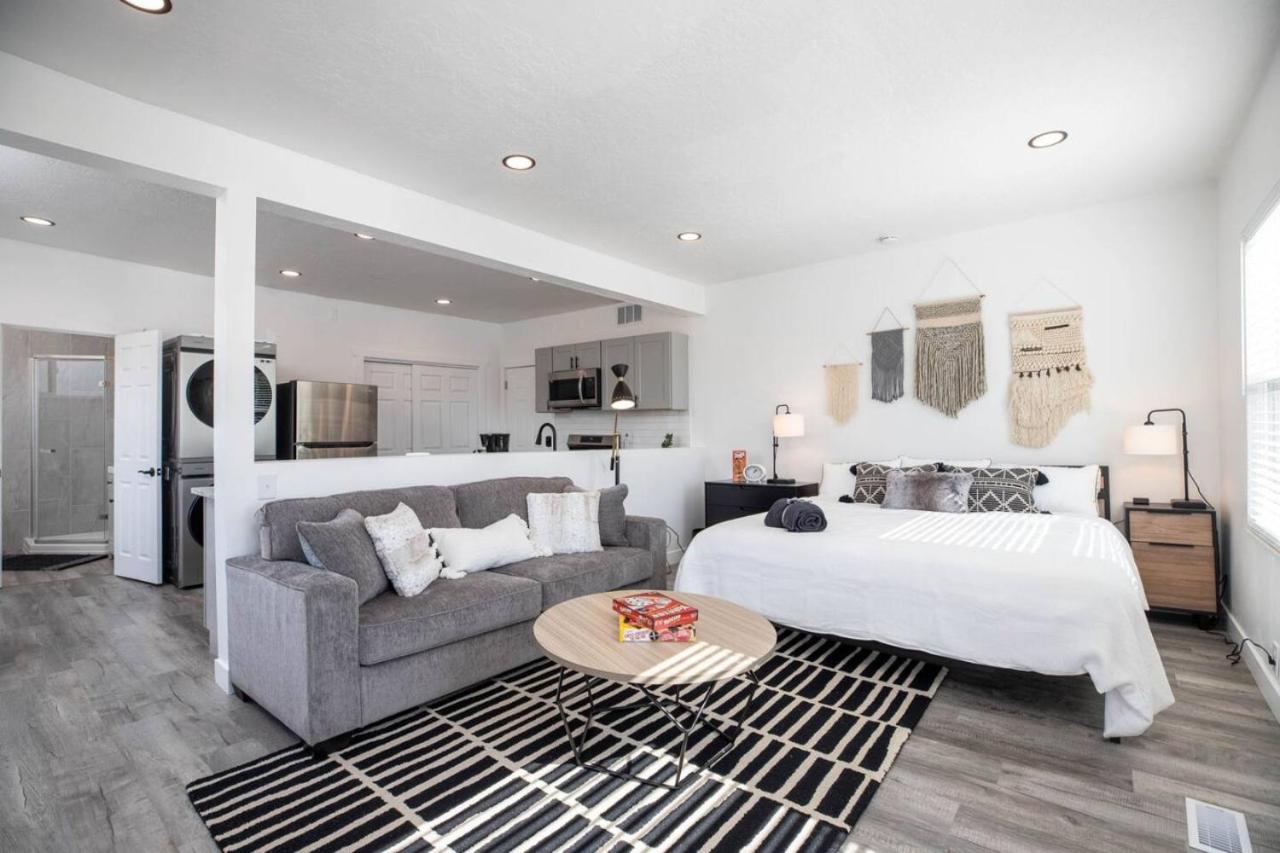 The Barber Loft-Close to Downtown 35 Mins to Ski - B&B