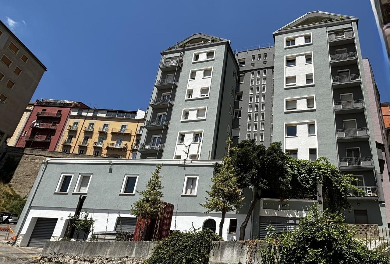 ESSENTIAL ROOM & PARKING in Centro Città con Parcheggio Privato e WIFI - B&B
