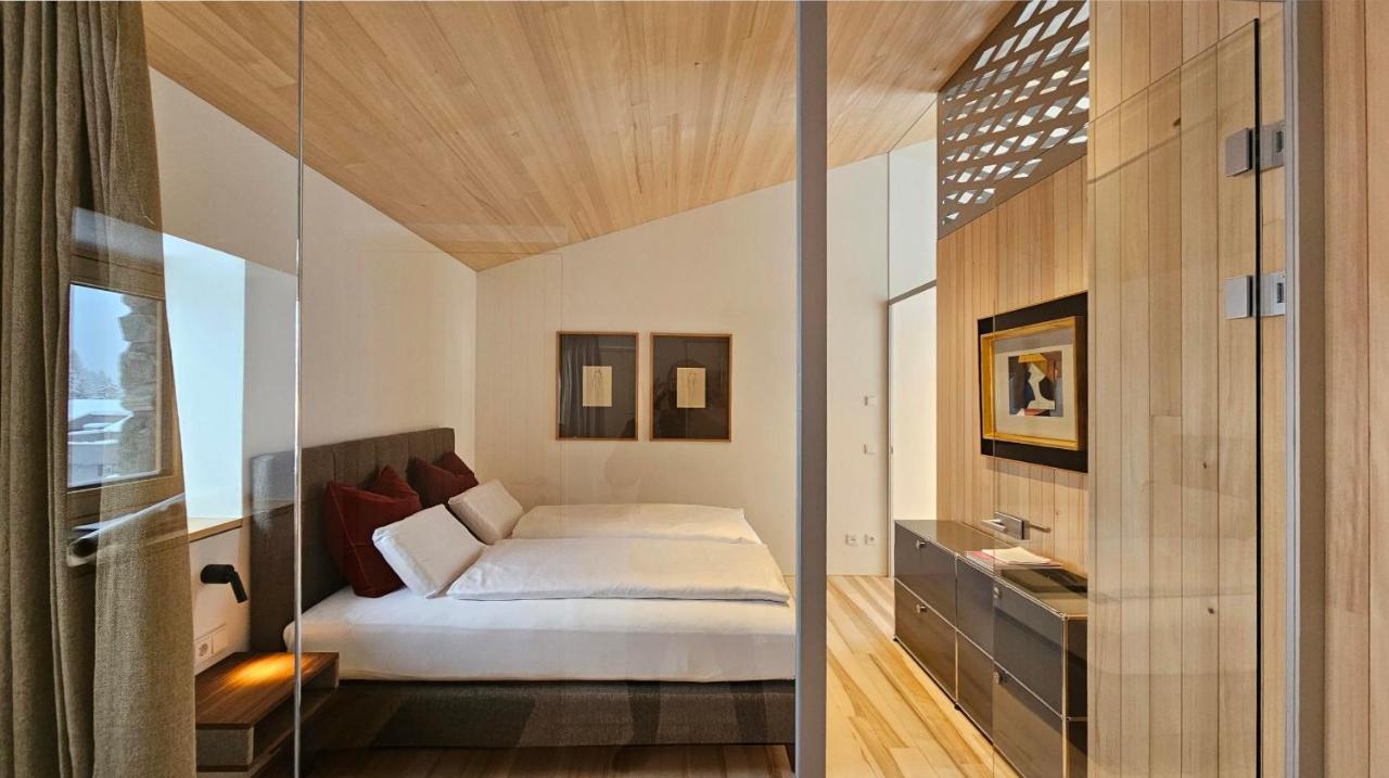 One-Bedroom Apartment with Shower