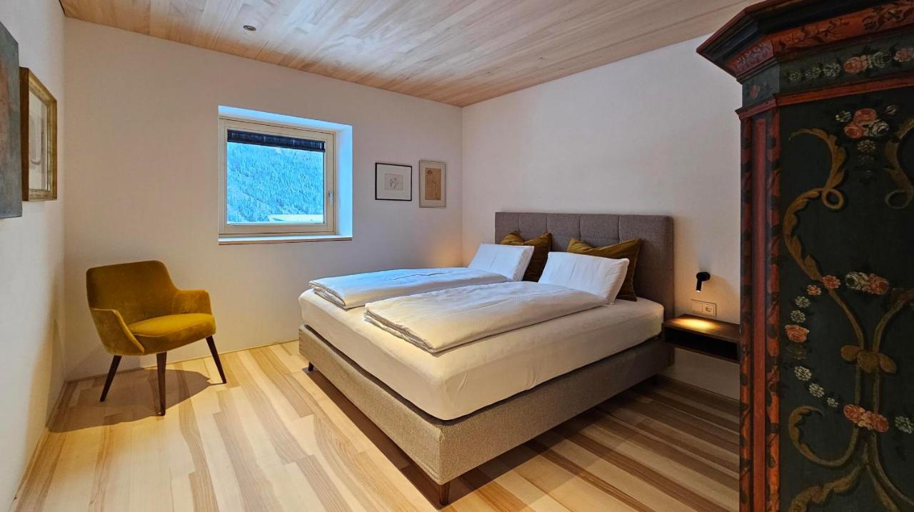 Two-Bedroom Apartment with Shower 
