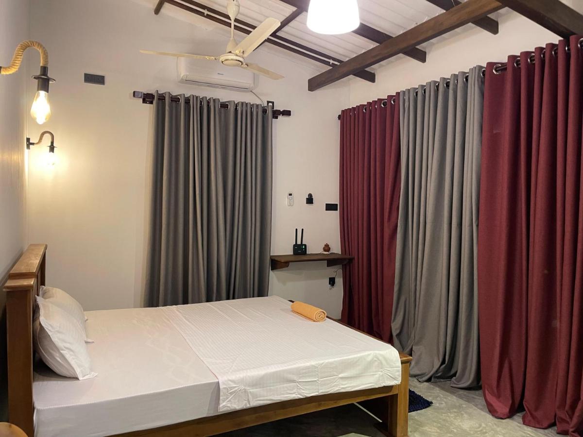 Mandalore Beach Villa - Ferienwohnung Hikkaduwa