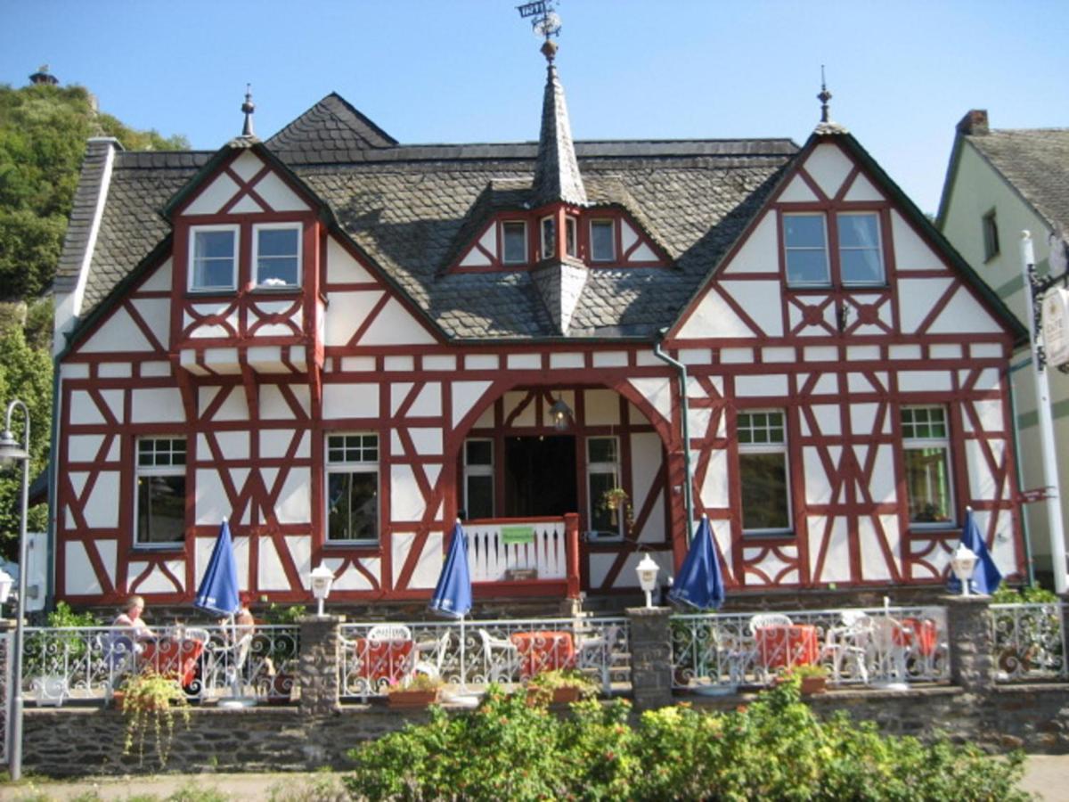 B&B Niederfell - Cafe-Konditorei-Pension Sander - Bed and Breakfast Niederfell