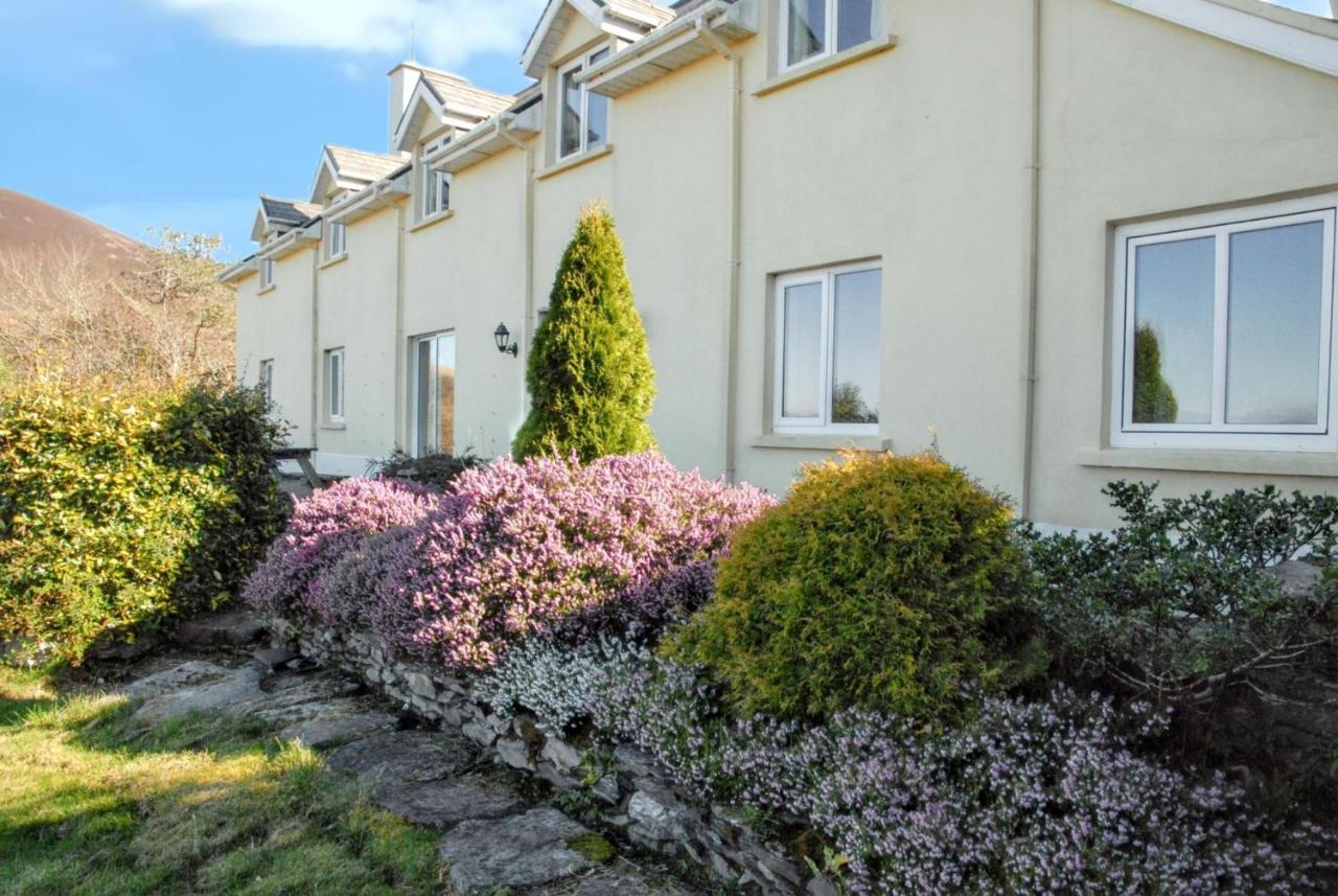 Spacious house with sea and mountain views, Co. Kerry - B&B