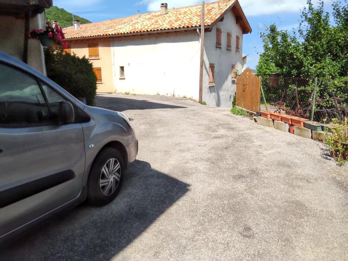 Appartement charmant à Belcaire avec terrasse et vue - B&B