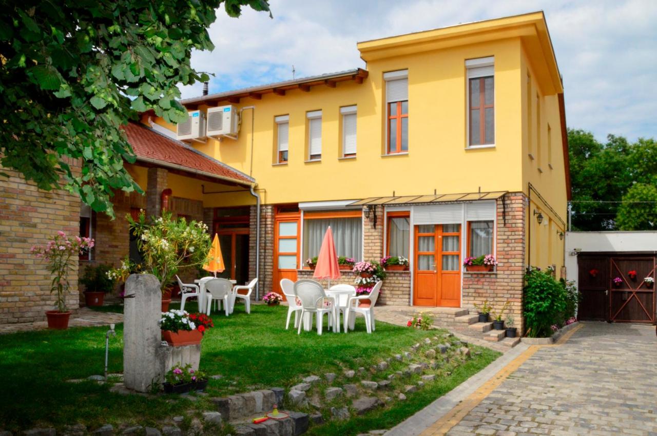 B&B Kecskemét - Mediterrán Vendégház - Bed and Breakfast Kecskemét