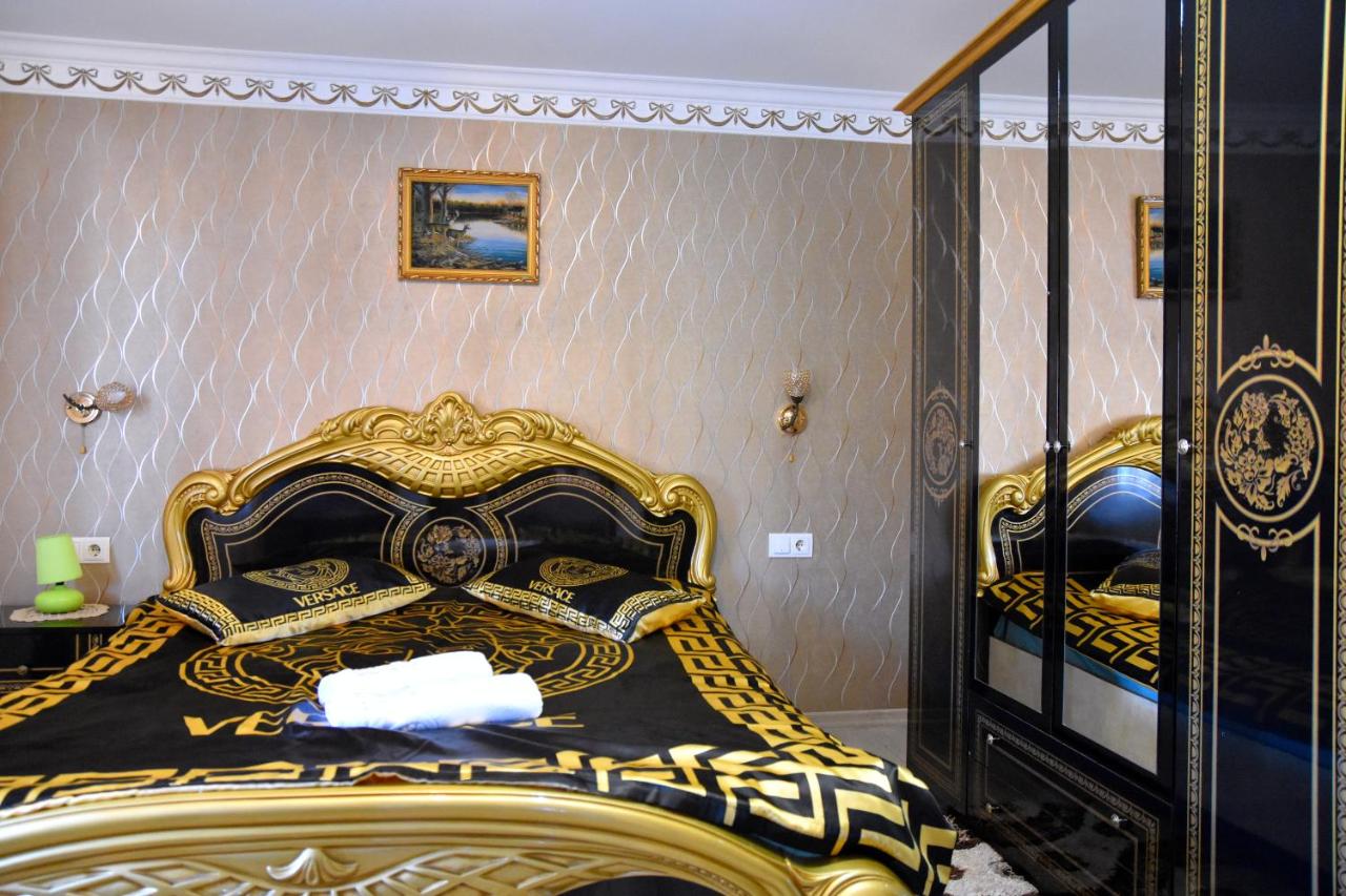 Deluxe Room (2 Adults + 1 Child)