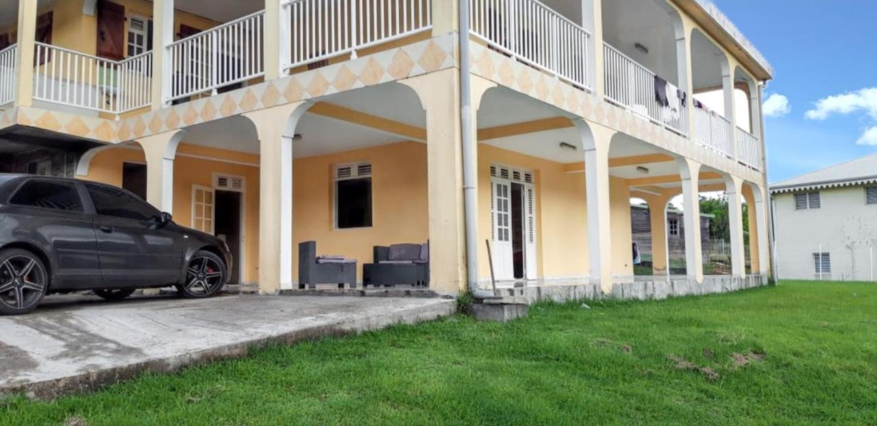 Appartement spacieux au Vauclin de 150 m² avec vue montagne - B&B