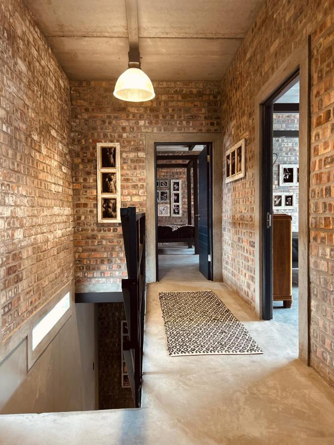 Tether and Tease, The Citadel - B&B Ciudad del Cabo