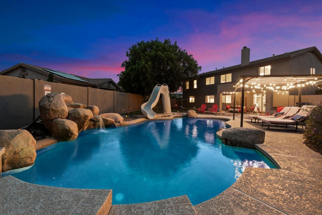 5 Bedroom 4 Bath Boutique Home PREMIUM LOCATION + heated pool option - Chambres d’hôtes