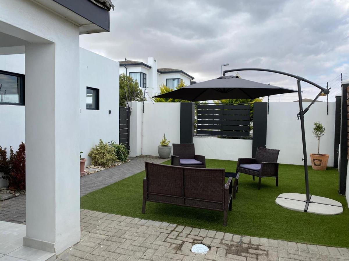 Home in Parklands East - B&B Cape Town