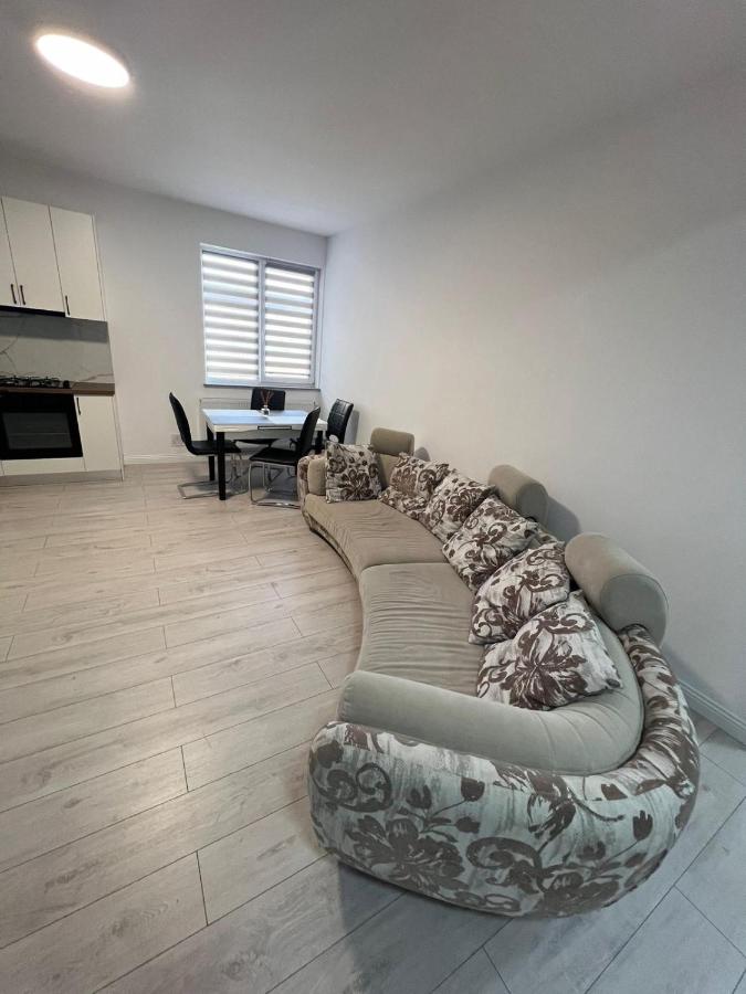 Sunny 2bedroom Apartment near city center Radauti - B&B Rădăuți