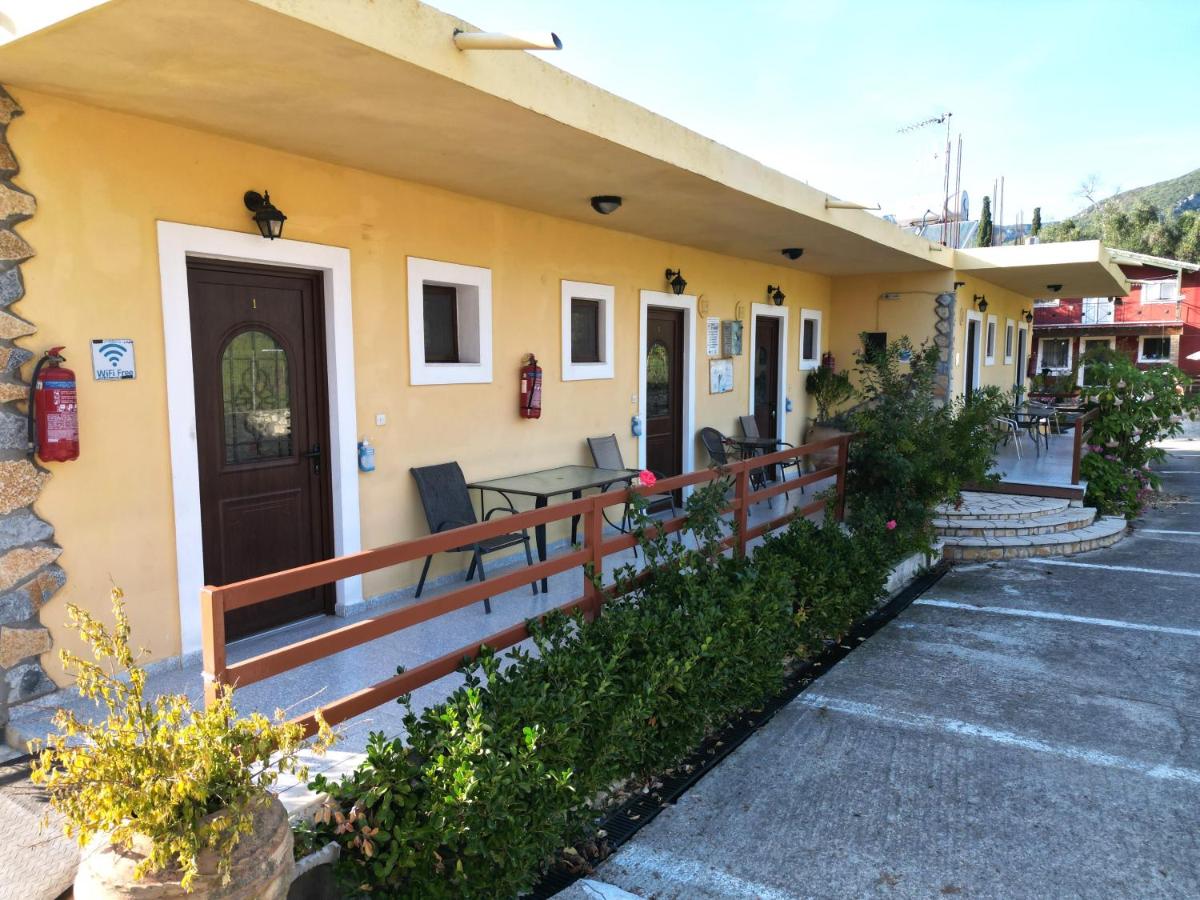 Maria Apartments - Roumanis - B&B
