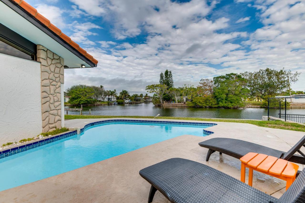 Cocoa Beach House on Banana River Walk to Ocean! - B&B