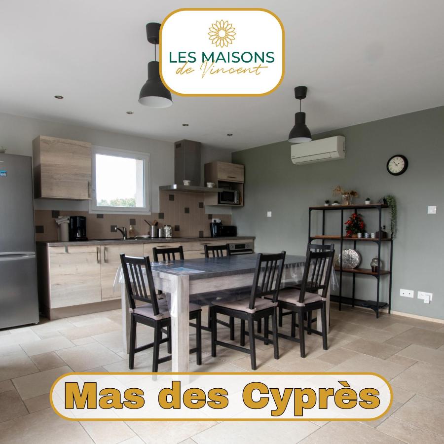 Mas des Cyprès, clim - jardin en Camargue - Bed and Breakfast