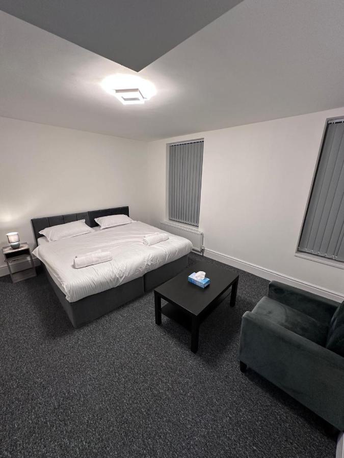 Modern Two-Bedroom Apartment - Ferienwohnung