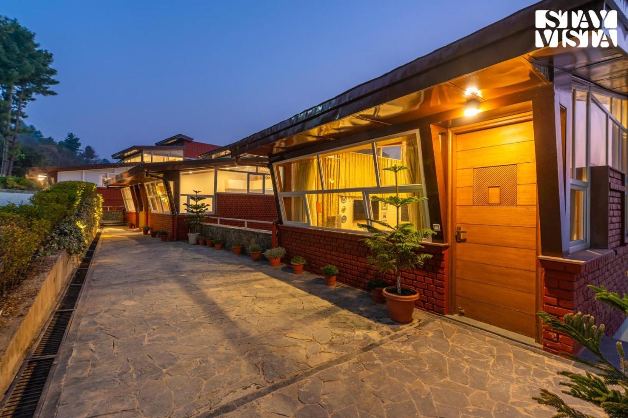 StayVista at Blossom at Elysium Estate with Bonfire - Bed and Breakfast