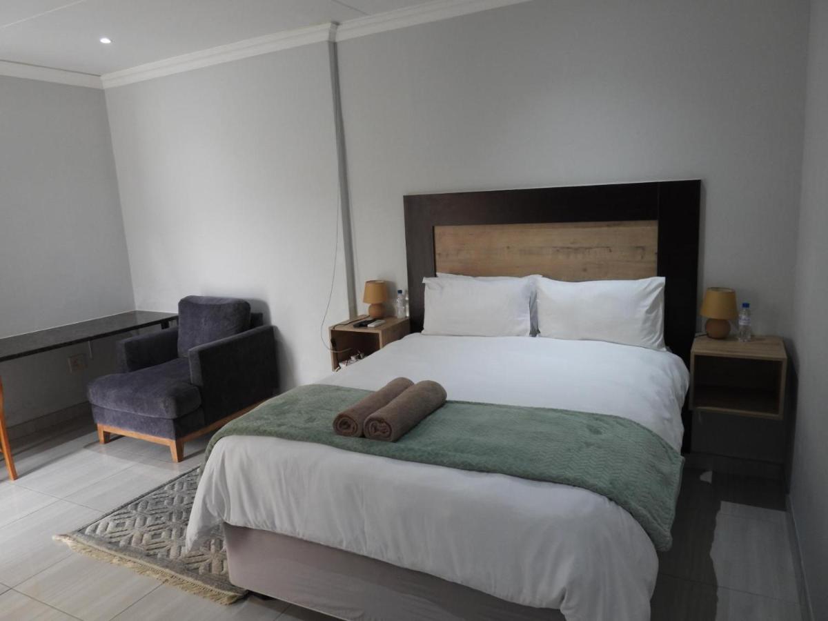 Comfort Queen Room
