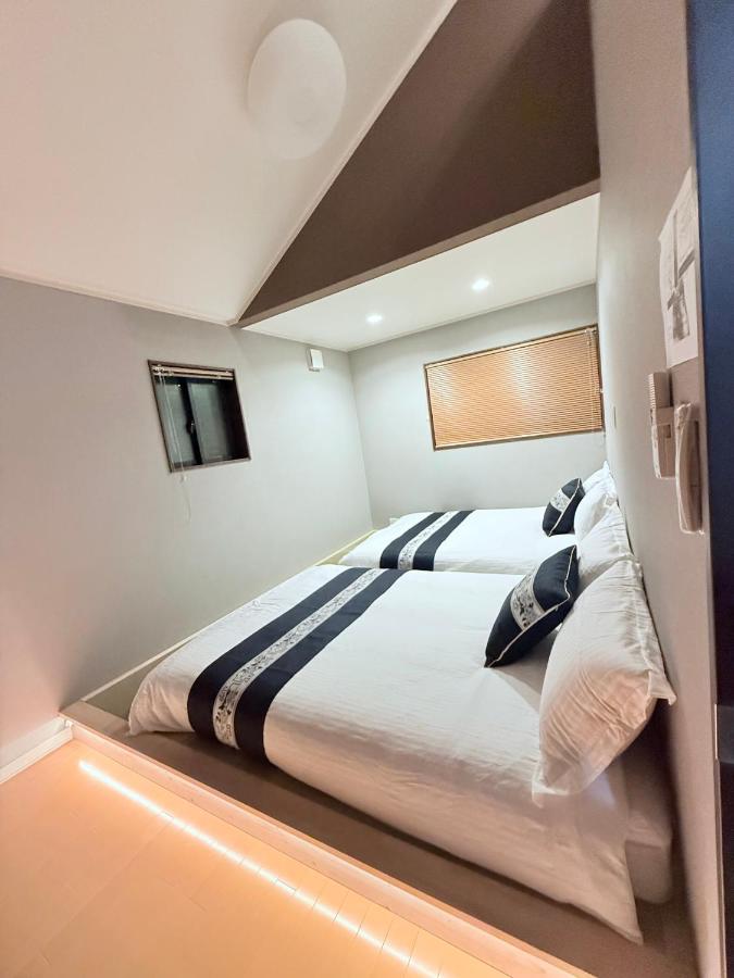 嘉麟 包栋3层2-12人 机场难波地铁直达 4房3卫2浴1客厅1厨1车位 今宫站步行1分钟 包豪斯风格 - Ferienwohnung Ōsaka