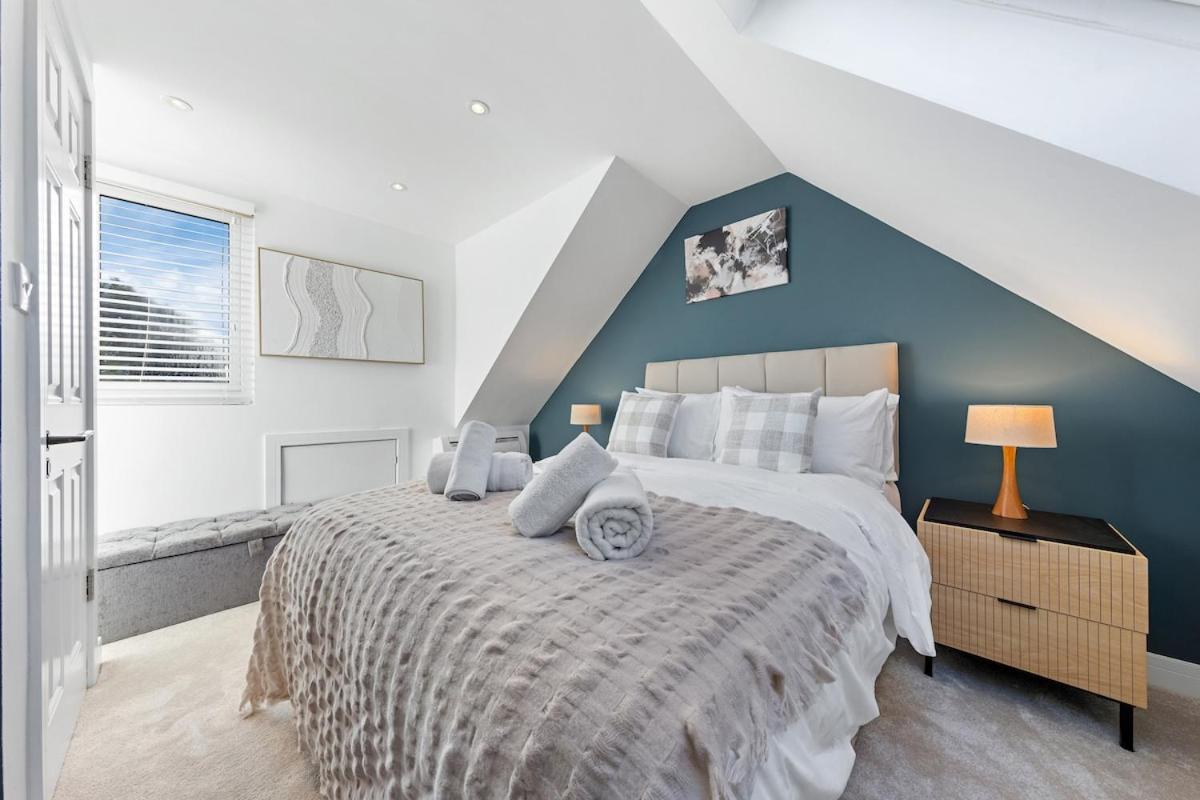 Contractors, Best Monthly Deals, Spacious 4BR - Bed and Breakfast Brentford