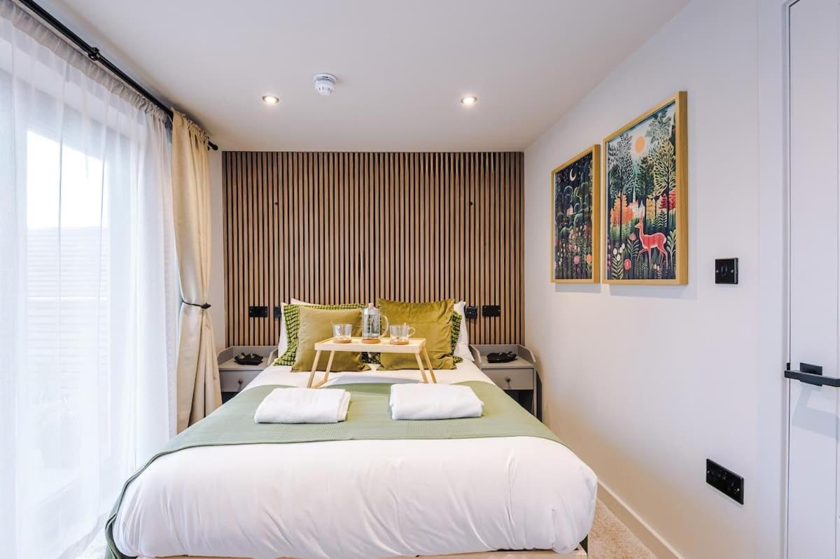 Elegant 2-Bedroom Apartment with Luxury Patio Area - B&B Llandudno